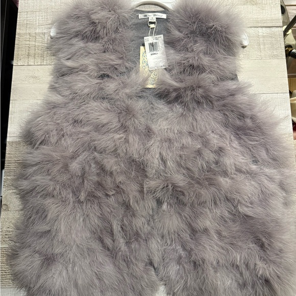 BLUE TASSEL: NWT Faux Fur Knit Vest - Picture 9 of 9